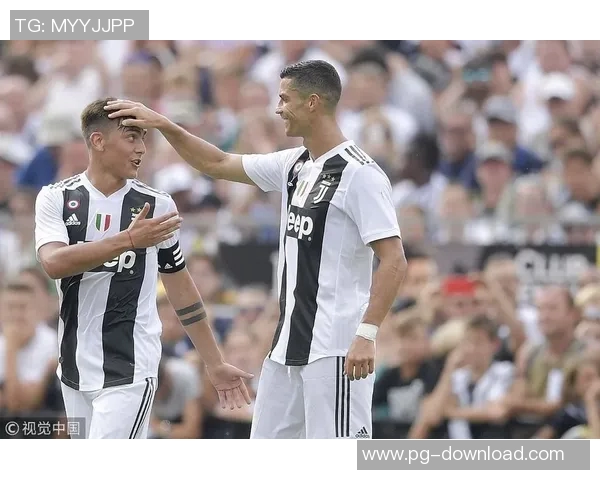 国王杯激战尤文图斯与曼联握手言和乌龙球瞬间引发全场热议