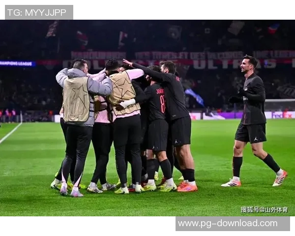 巴黎圣日耳曼大胜热刺6-2神扑瞬间成比赛焦点引发热议